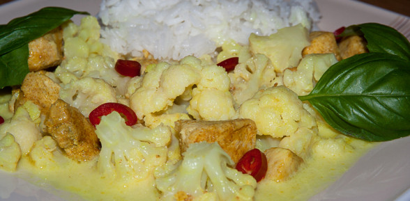 Curry z kurczakiem i kalafiorem